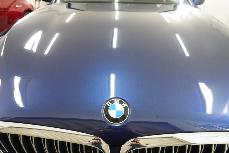 施工後　BMW523（ブルー）　ボンネットアップ