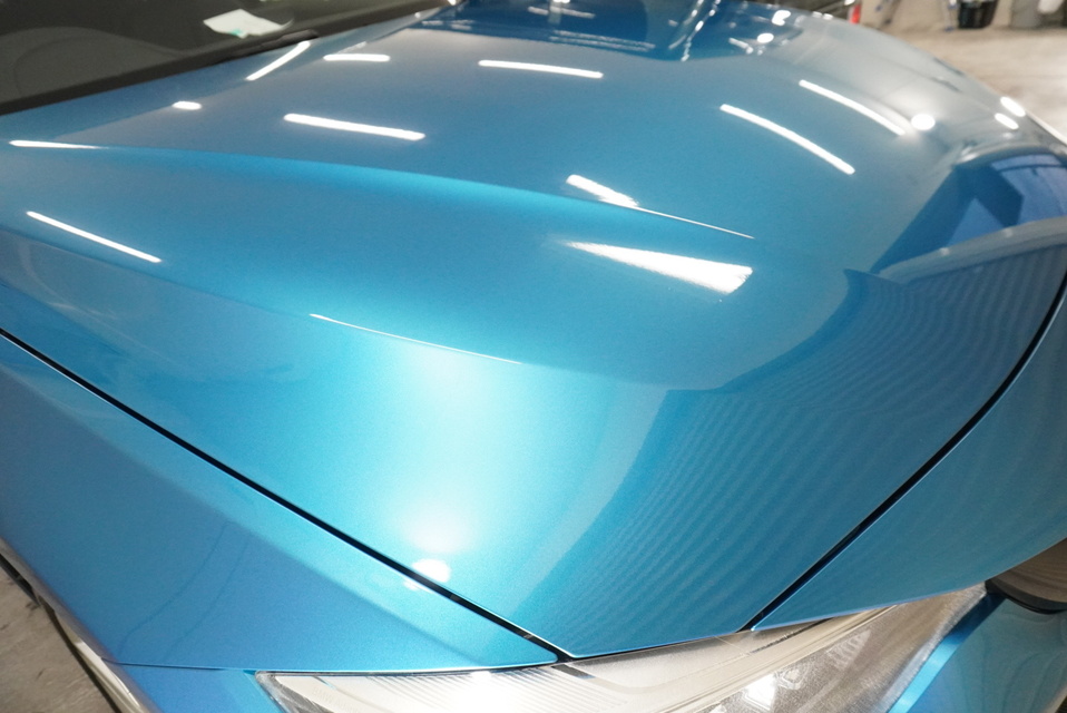 施工後　BMW420（スカイブルー）　ボンネットアップ