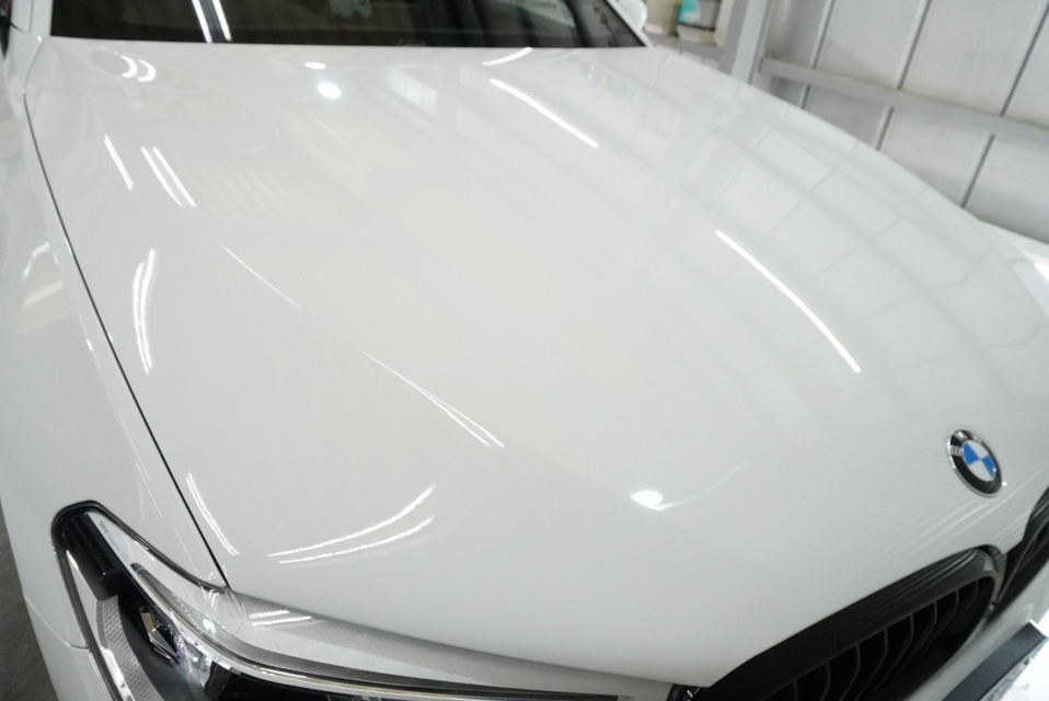 施工後　BMW420（ホワイト）　ボンネットアップ