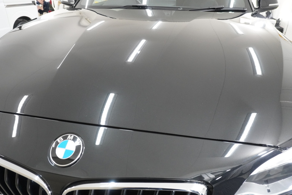 施工後　BMW220（ブラック）　ボンネットアップ