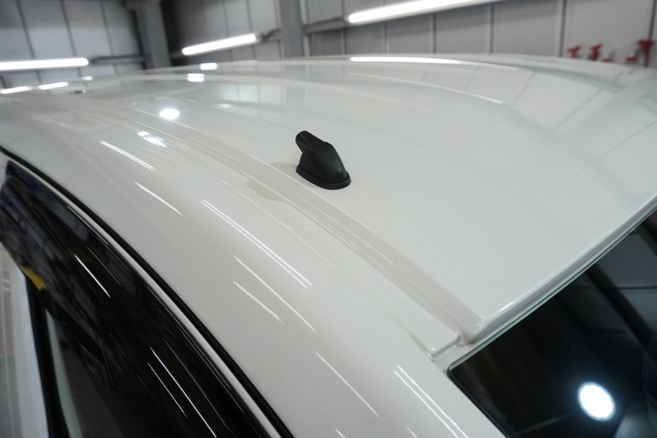 施工後　日産NV（ホワイト×水色）　　ルーフ面