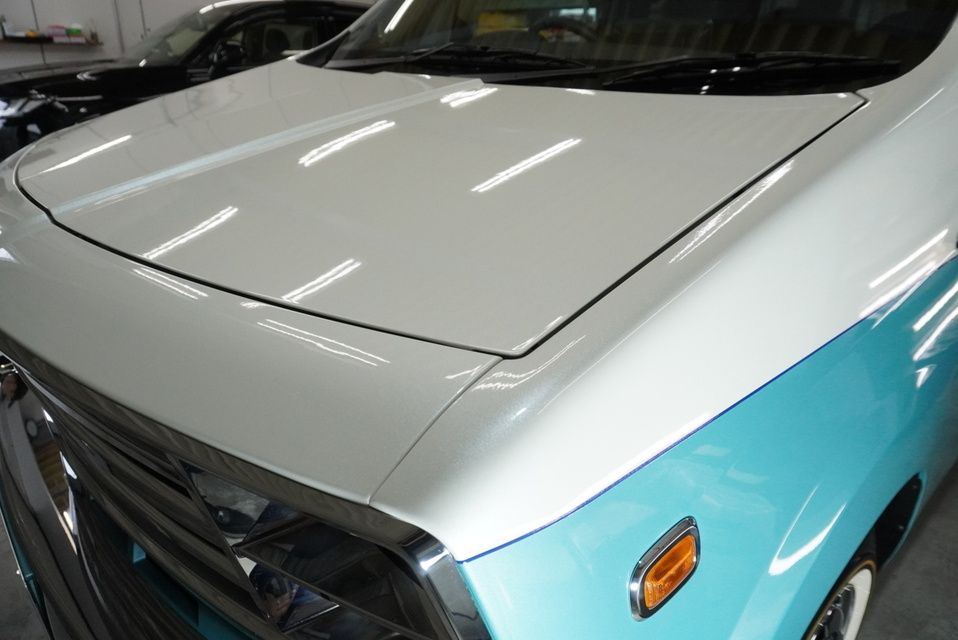 施工後　日産NV（ホワイト×水色）　フロント