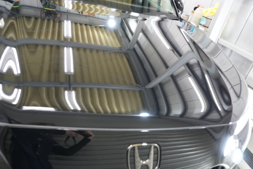 施工後　ホンダZRV（ブラック）　ボンネットアップ