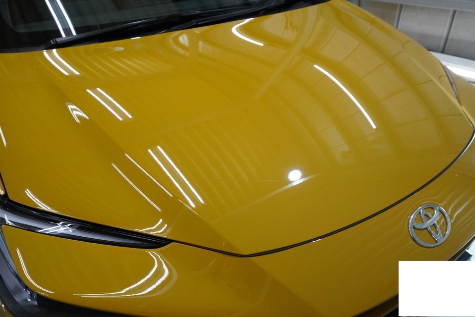 施工後　トヨタ　プリウス（マスタード）　ボンネット