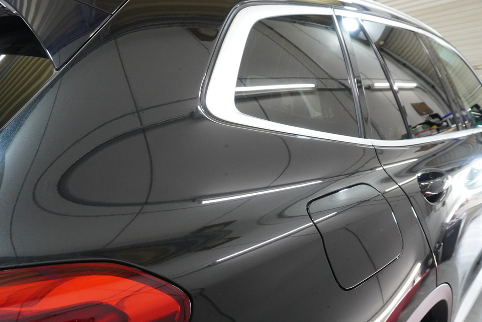 施工後　BMWX3(ブラック）　リアサイド