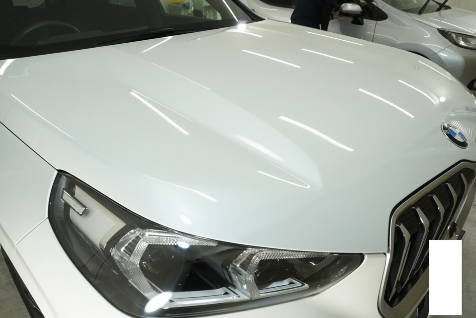 施工後　BMWX1（ホワイト）　ボンネット