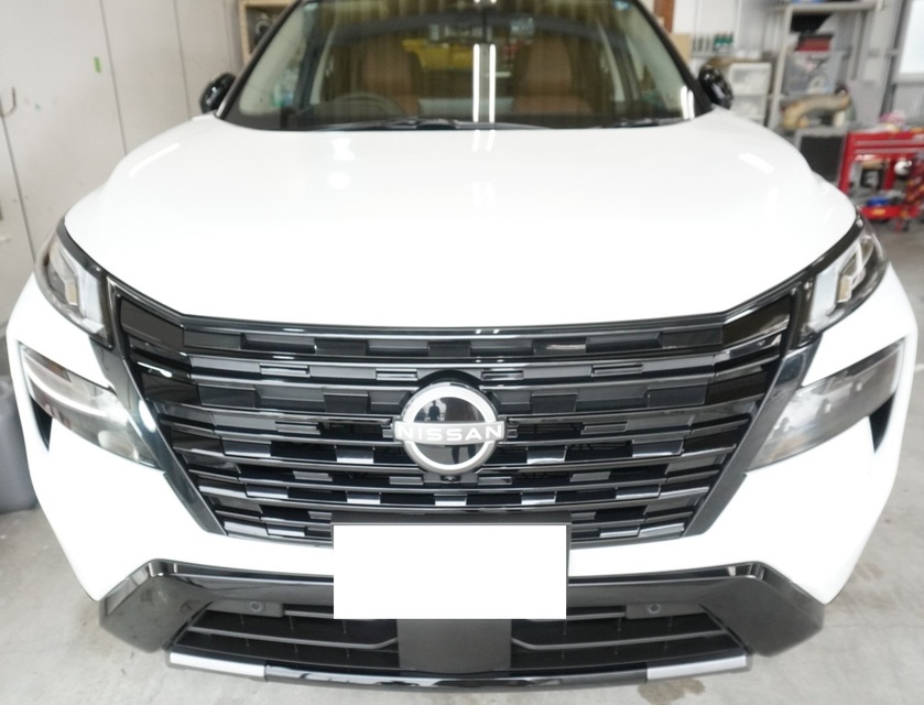 施工後　日産エクストレイル（ホワイト）　　フロント