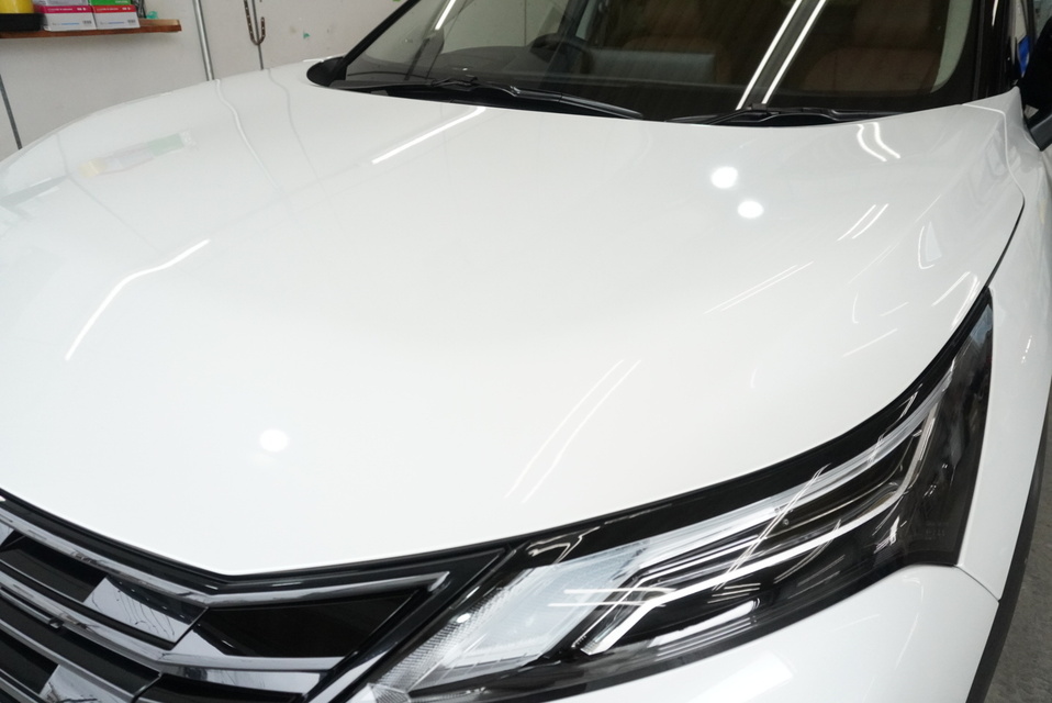 施工後　日産エクストレイル（ホワイト）　　ボンネット
