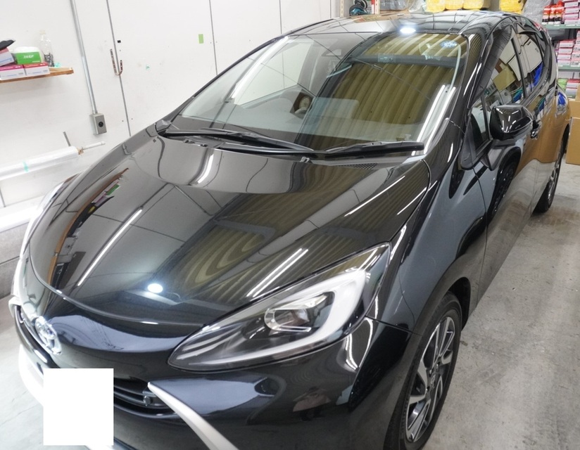 施工後　トヨタ　アクア（ブラック）　車全体