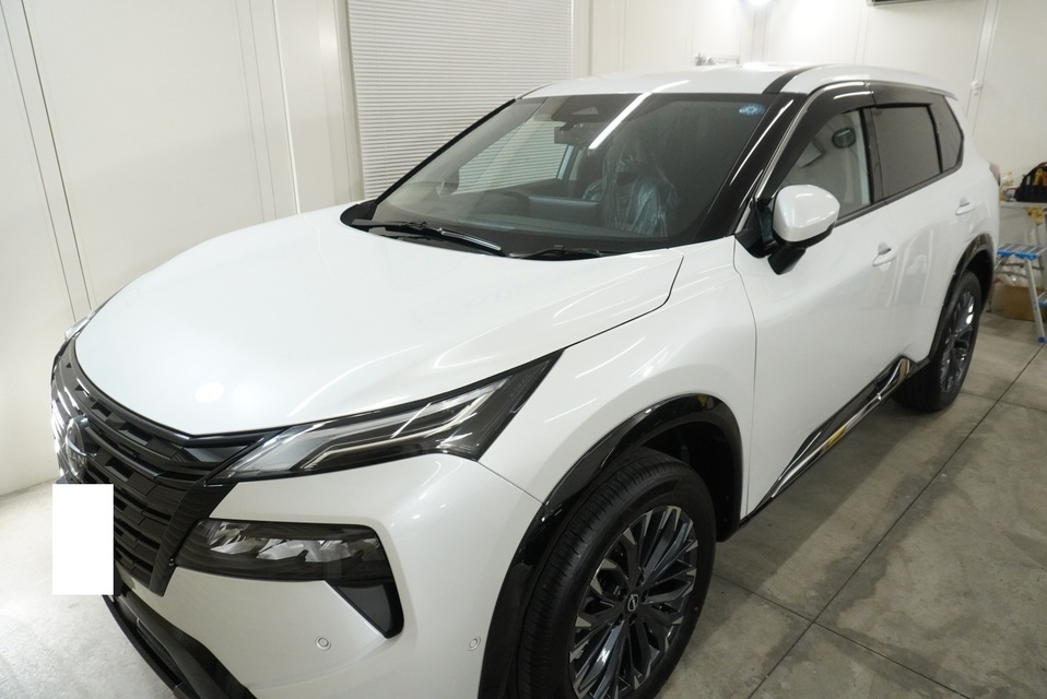 施工後　日産エクストレイル(ホワイト）　　車全体