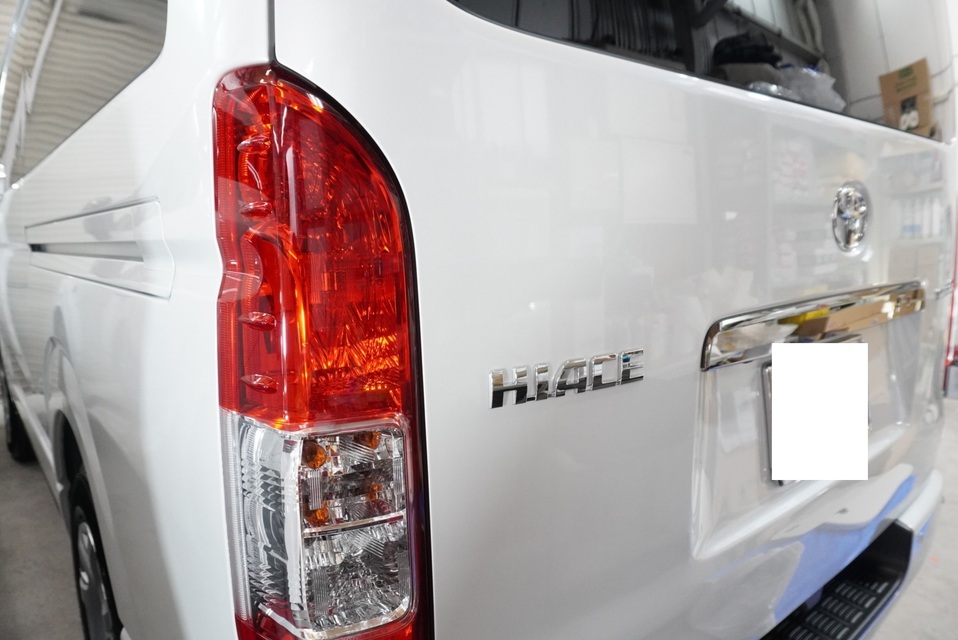 施工後　トヨタ　ハイエース（ホワイト）リアアップ