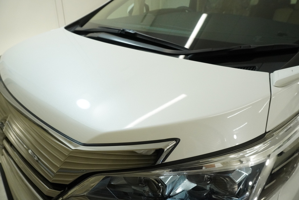 施工後　トヨタ　ヴェルファイア（ホワイト）　フロントアップ