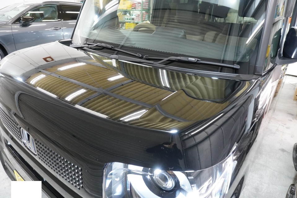 施工後　ホンダNBOX（ブラック）ボンネット