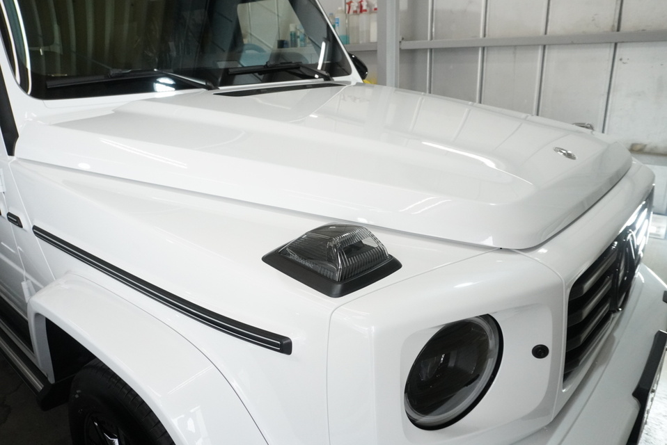 施工後　メルセデスベンツG450d（ホワイト）　フロントサイド