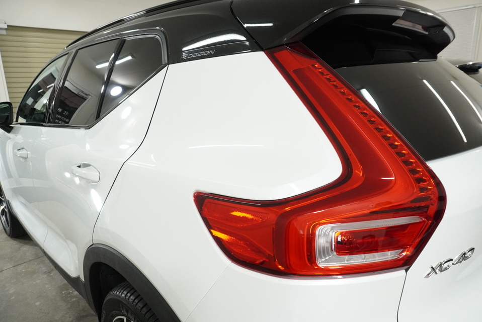 施工後　ボルボXC40（ホワイト）　リアサイド