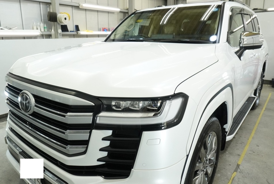 施工後　トヨタ　ランドクルーザー300（ホワイト）車全体
