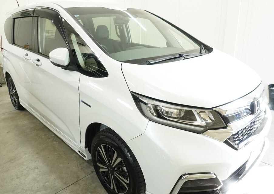 施工後　ホンダ　フリード（ホワイト）　車全体