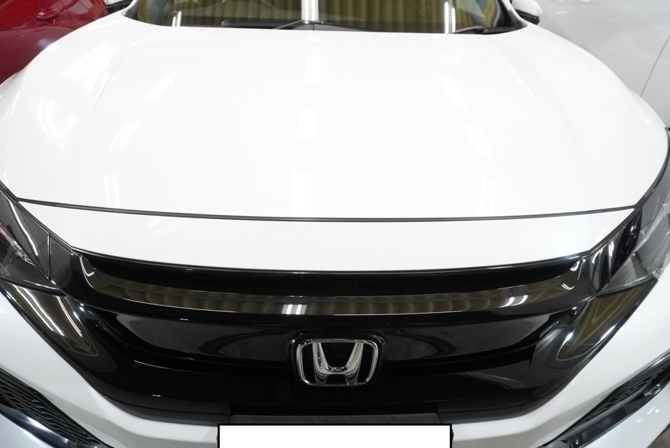 施工後　ホンダ　シビック（ホワイト）　ボンネットアップ
